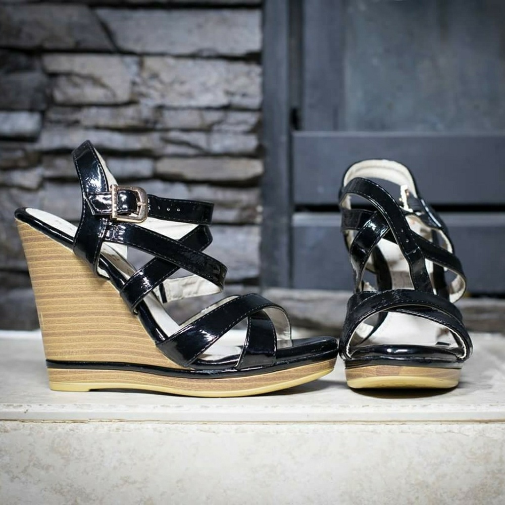 Sandals - Picture 2 of 3